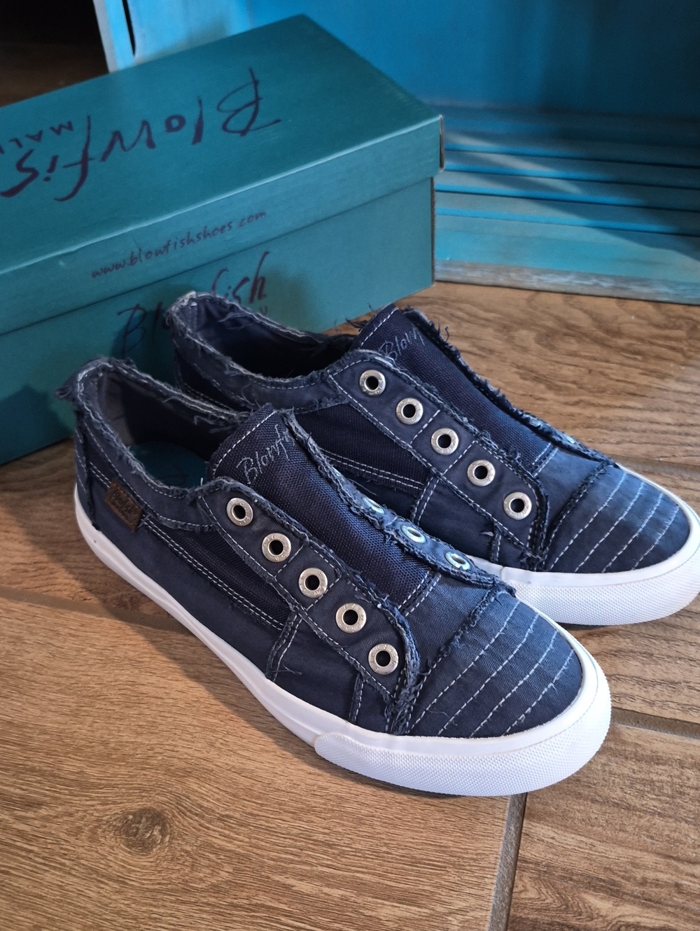 9.5 Like New Shoes Blowfish Navy Blue Slip-On Sneakers